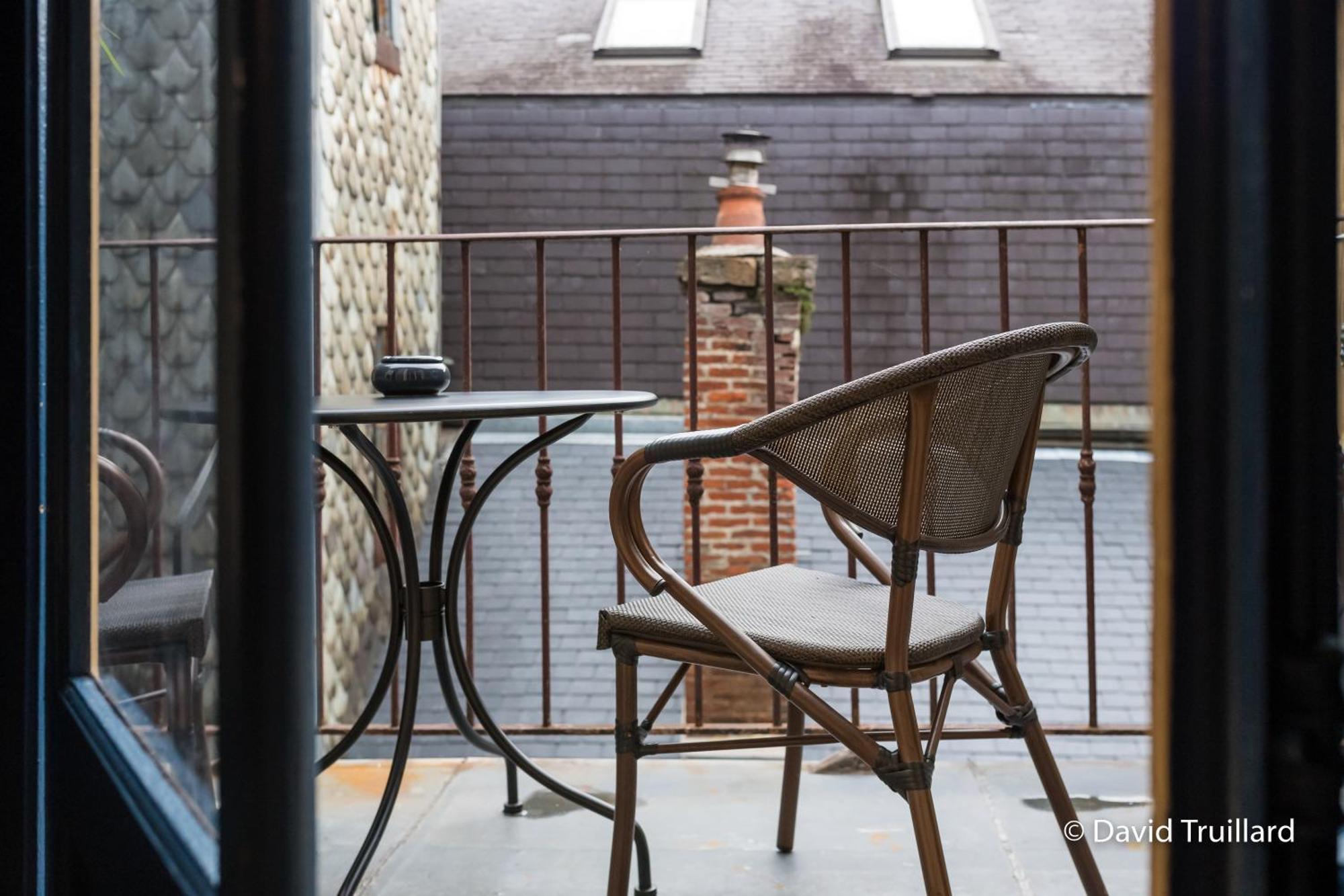 Suites Mana- Studio Art Ducal Avec Terrasse Sur L'Arriere De La Place Ducale Parking Inclus Charleville-Mezieres Bagian luar foto